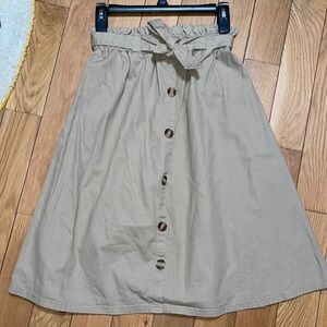 Beige midi button skirt // size xs/s